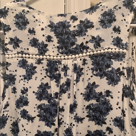 Collective Concepts Navy blue and White Sleeveless Blouse - Picture 5 of 5